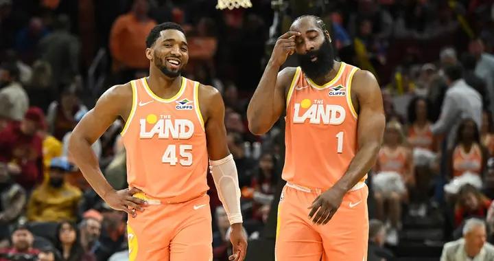 米切爾：曾和哈登去中國&還一起訓練 我們關係很近&一直很要好