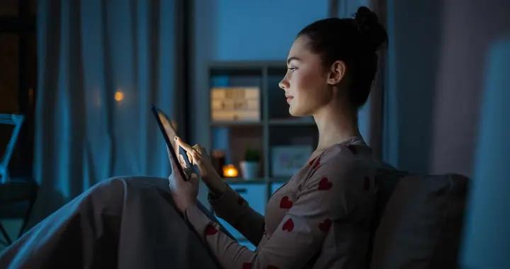 別再熬夜了！女性長期睡不夠，皮膚和內分泌竟會遭遇這些“暴擊”