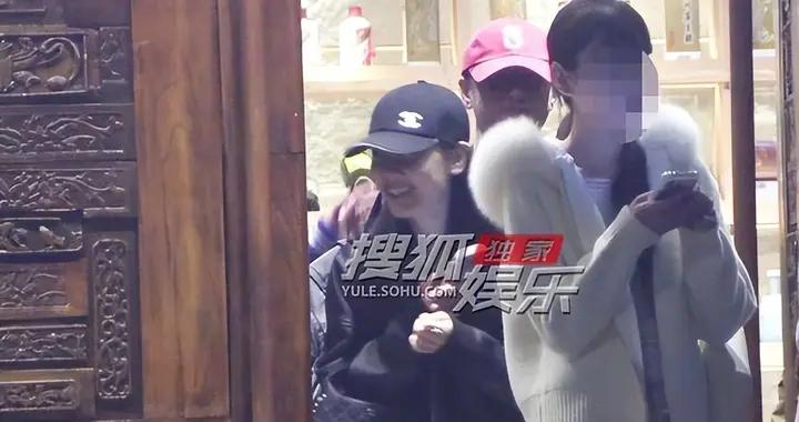 俞灝明與任重孫驍驍聚餐 飯後衆人狀態鬆弛氛圍超歡樂