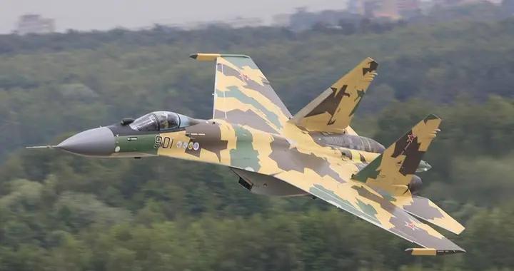 伊朗採購的蘇-35到貨了，藏在機庫不敢用，買殲-10C就沒這些麻煩