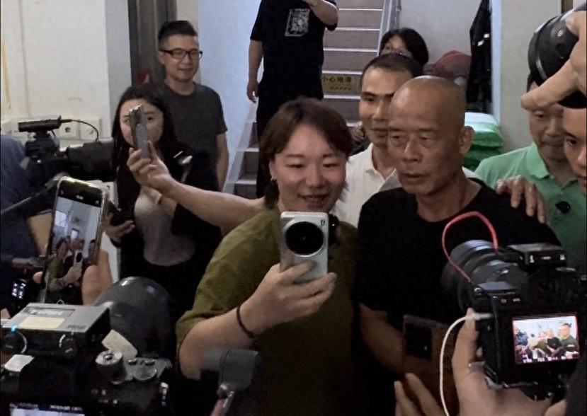 “8天胖8斤”博主回順德“復仇”，首站打卡雞煲被老莫“勸退”