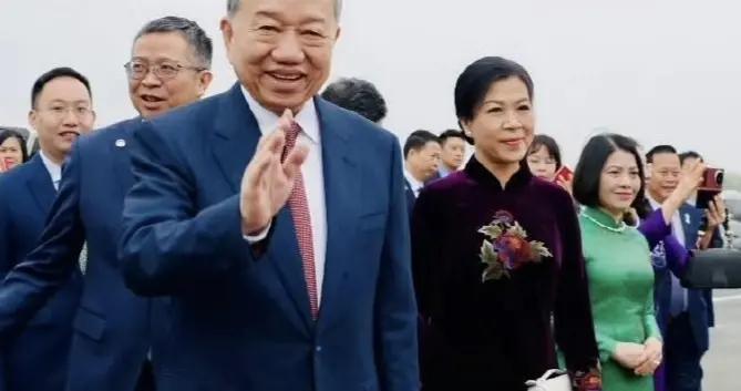 蘇林來訪熱烈歡迎，他夫人吳芳璃氣質溫婉，越南面臨能源壓力