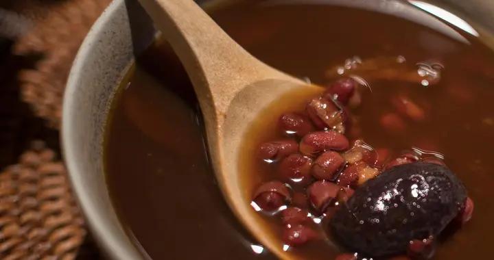 常喝紅豆湯有什麼好處？利水消腫還補血，這些注意事項要記牢