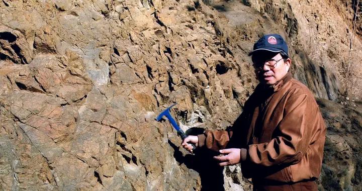 錘勘山河尋油氣，燈照初心踏征程——王鐵冠院士的學術人生