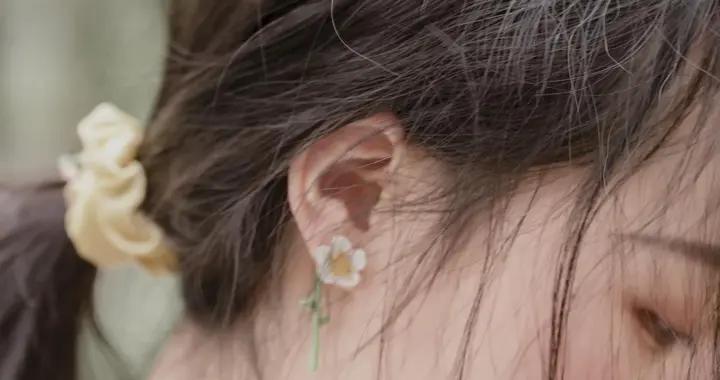 從選機構到換耳釘：第一次打耳洞全流程攻略，安全美麗兩不誤