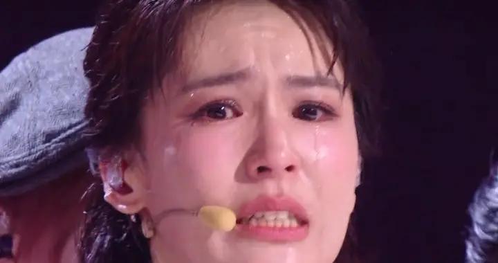 《乘風》直播假唱遭吐槽，口型對不上還玩文字遊戲，網友喊話退錢