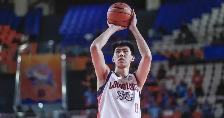 內線很有威懾力！徐昕半場14分鐘 4中2&罰球6中5拿到9分7板2帽