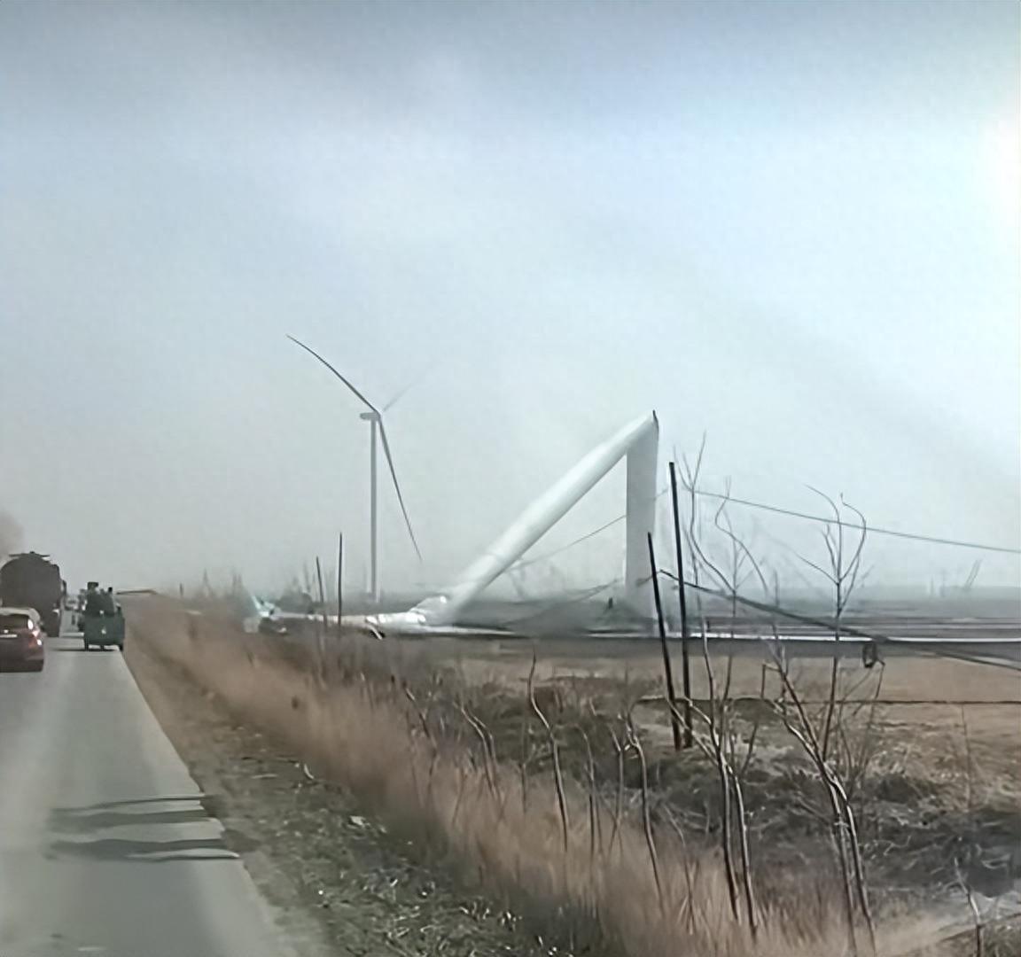 遼寧鐵嶺一風力發電機斷裂墜地，鎮政府：無傷亡，正調查是否和大風有關