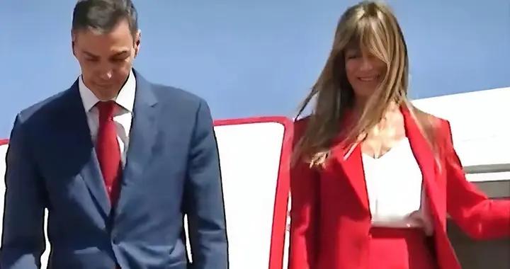 西班牙的桑切斯來訪，他紅領帶跟妻子衣服呼應，高大帥氣做事更帥