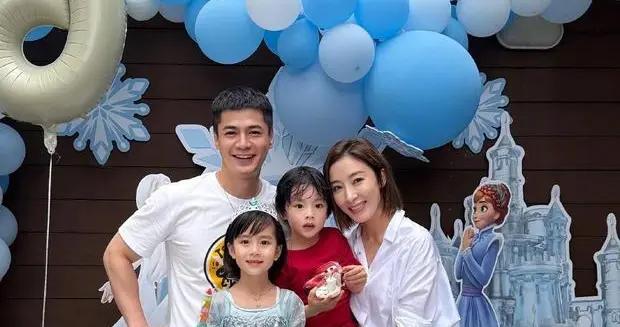 楊怡曬全家福爲女兒慶祝生日！6歲珍珠完美遺傳爸媽優點