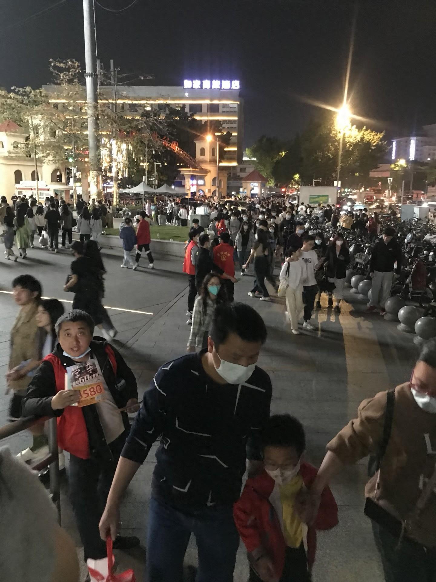 週二晚十點半，廣東人還在喫飯，東北人已入睡？南北時差引熱議