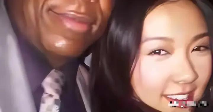 香港“最後”一個天后，被拍到和黑人出入酒店，如今44歲孤身一人