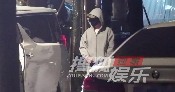 朱一龍收工直奔日料店 下班急着乾飯步伐匆匆