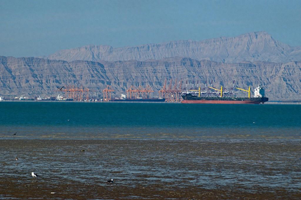 消息稱受美製裁船隻通過霍爾木茲海峽駛入伊朗