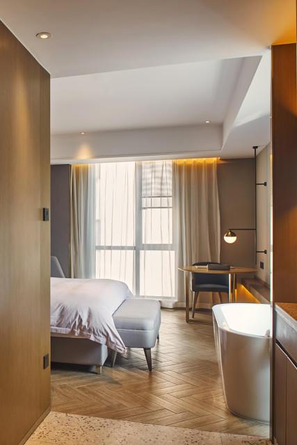 男子與父母吵架離家住酒店飲酒後死亡 父母認爲酒店看護不到位索賠近百萬被駁回