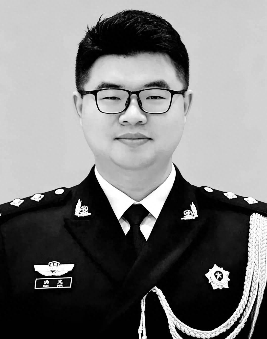 洪龍同志工作期間突發心臟驟停，不幸因公犧牲