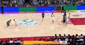 都是拿手好戲！薩林傑高位發牌 奎因空中漫步單臂暴扣