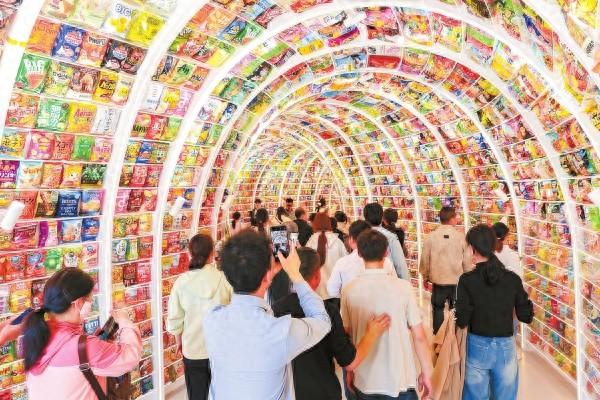 “全球最大零食店”亮相長沙