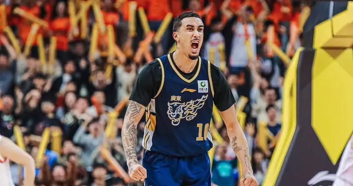 雙槍亂舞！奎因&麥考爾打滿首節合計11中7砍19分5助 但都身背2犯