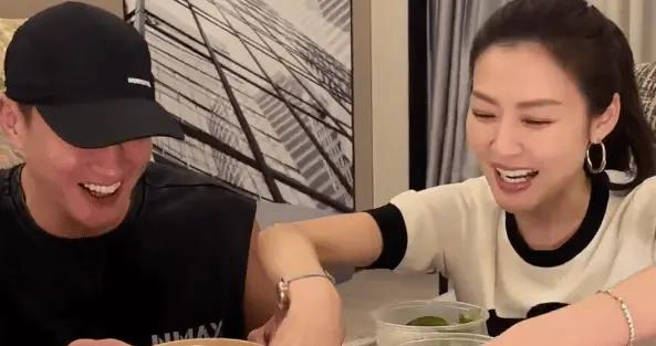 何潤東與老婆林姵希日常生活隨拍曝光！兩人結婚10年沒生孩子