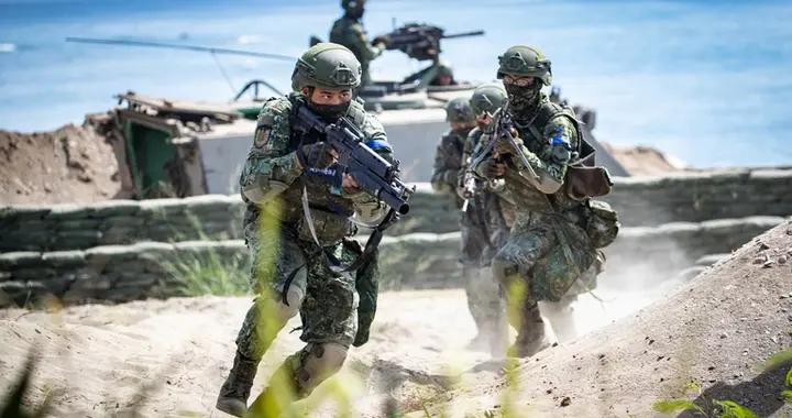 硬頂解放軍百艦演練？臺軍又妄想，奪臺海主動權，解放軍可不慣着