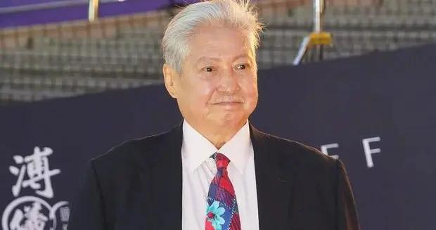 洪金寶梁家輝惠英紅亮相金像獎紅毯！章子怡給舒淇看露背互動有愛