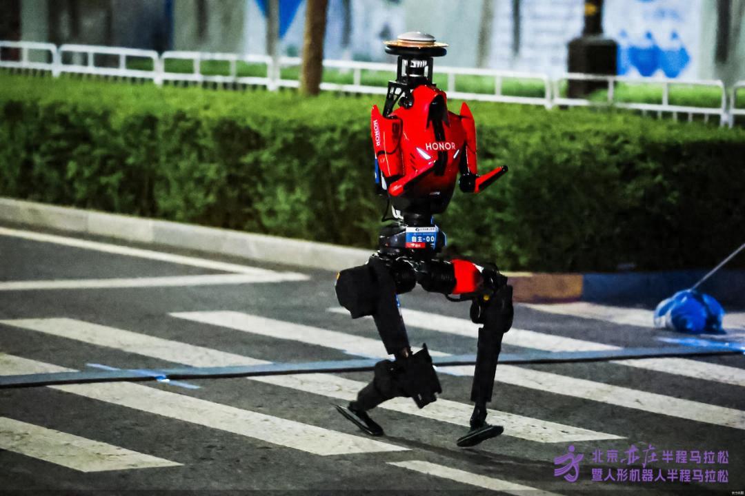 十一個爲什麼，看懂亦莊機器人馬拉松