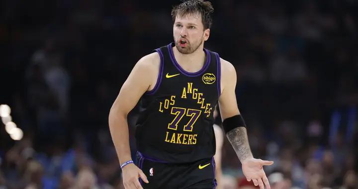 場邊助陣！湖記：剛剛看到東契奇已經來到了湖人主場