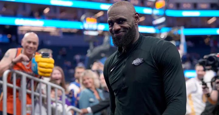 蕭華：詹姆斯下賽季會繼續征戰 他的表現依舊處於非常高的水平