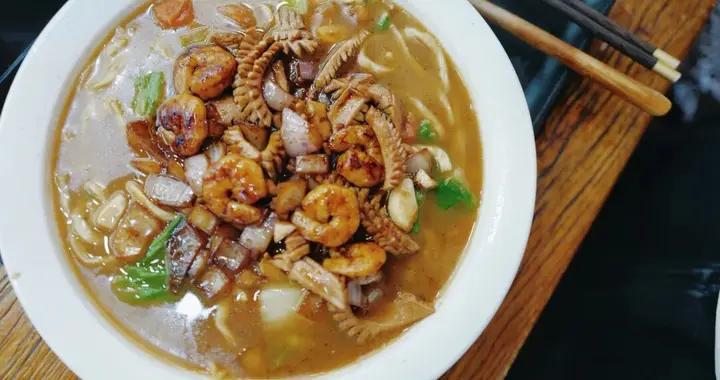 一邊勸退遊客，一邊圈粉老饕！這座古城的味道，有多兩極分化？