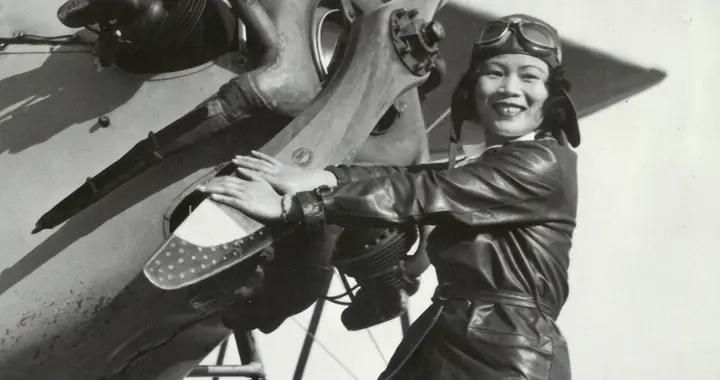 中國最牛的女飛行員，開飛機闖入美軍基地，亮出證件後被盛情款待