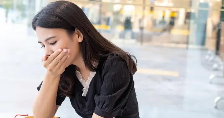 飯後噁心反酸太難受！除了胃病，這些生活習慣也可能是“元兇”