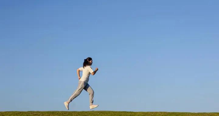 糾結早上幾點跑步？看這篇就夠了，從日出到通勤前的黃金時段分析