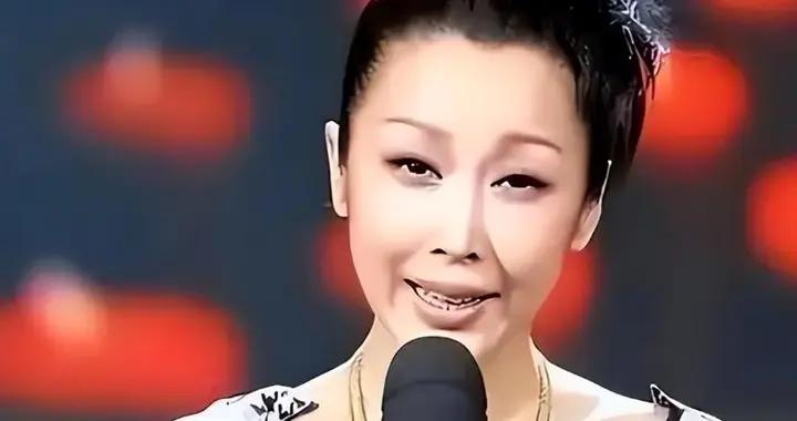 33歲嫁10億富豪，生了冠軍兒子，50歲復出如今成人生贏家