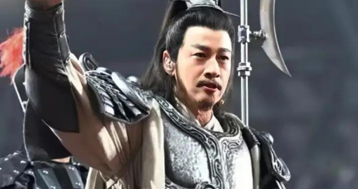 不到24小時，人民日報對何潤東稱呼變了，四字之差印證他當年的話