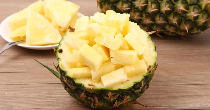 鳳梨到底要不要泡鹽水？90%人都做錯了，難怪喫着澀嘴還流失營養