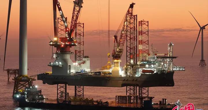 相當於58層樓高、減少二氧化碳排放約6.4萬噸…全球首臺20兆瓦海上風機吊裝完成