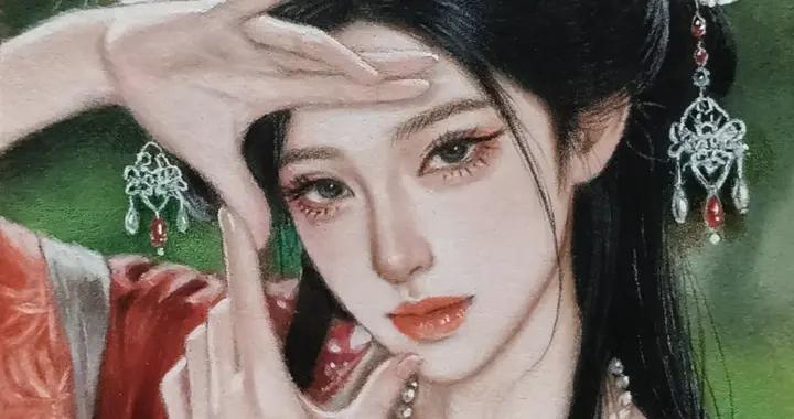 不敢想，這竟是在巴掌大的紙上畫出來的彩鉛美人，細節也太美了