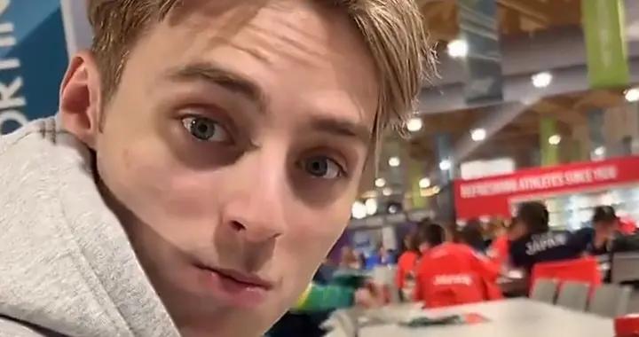 米蘭冬奧村餐廳伙食，有蔬菜沙拉和蔬菜湯，還有披薩蛋糕意大利麪