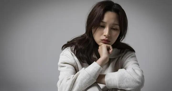 心底空落沒歡喜，抑鬱正悄悄困住心