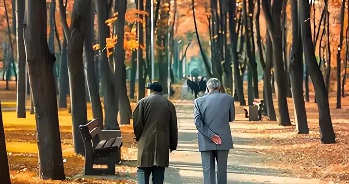 我們被“8小時睡眠論”忽悠了？50歲以後，最佳睡眠時間是多少？