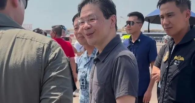 黃循財觀看新加坡航展，本屆規模縮水，天氣曬觀衆排隊時間長