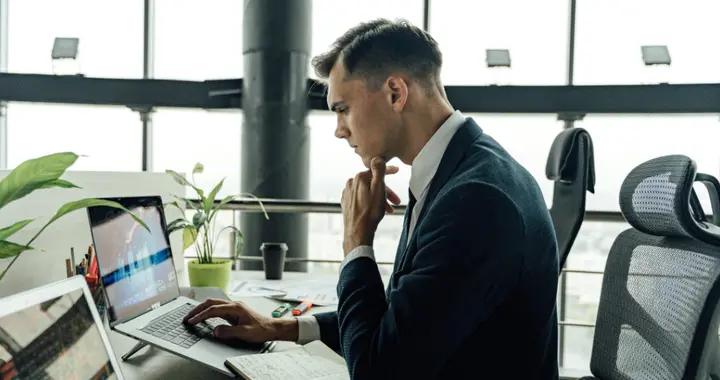 就業選擇：建行金融科技崗位和電信客戶經理，工作前景和優勢解析