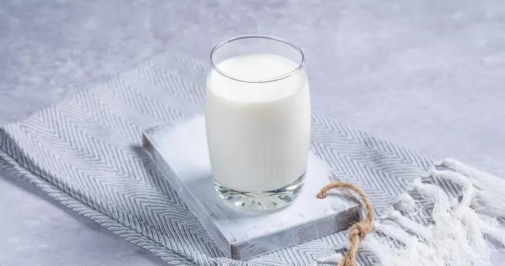 靠喝牛奶變白？別抱太大希望，真正影響膚色的是這些因素