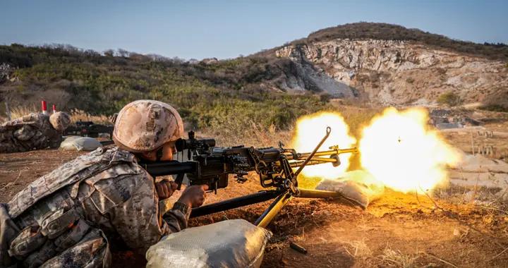 殲20鋪滿跑道，無人機遮天蔽日，西部戰區太強，碾壓各路對手？