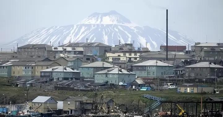 高市勝選前後開的第一槍，爲什麼沒瞄中國卻打俄羅斯？