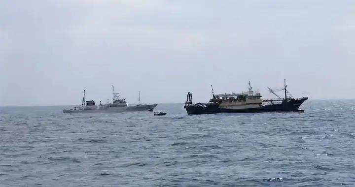 高市動手了！日本扣押中國漁船，抓走47歲船長，給的理由荒唐至極