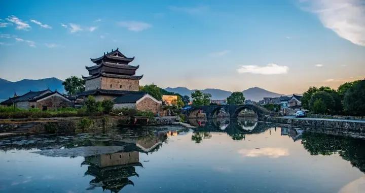 又火了一座冷門寶藏小城！有人文有山水更好喫，100塊能喫一天！