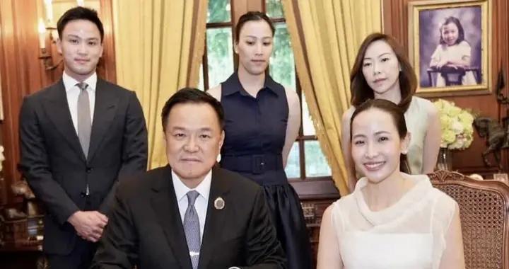 阿努廷和塔納儂正式登記結婚，兩人相差20歲，他兒子佩克31歲