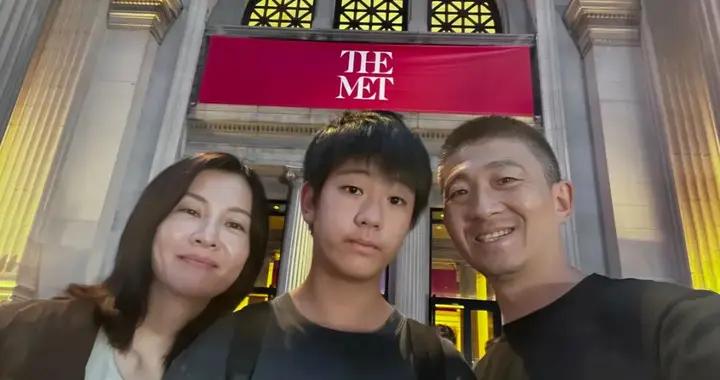 還記得劉孜的兒子Nemo嗎？一家三口好幸福呀～